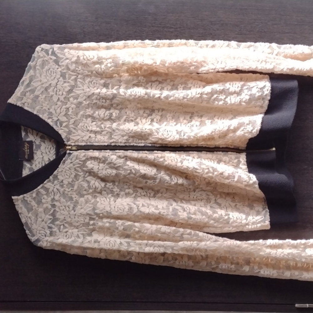 Women's Cream and Black Lace Light Sweater Size M